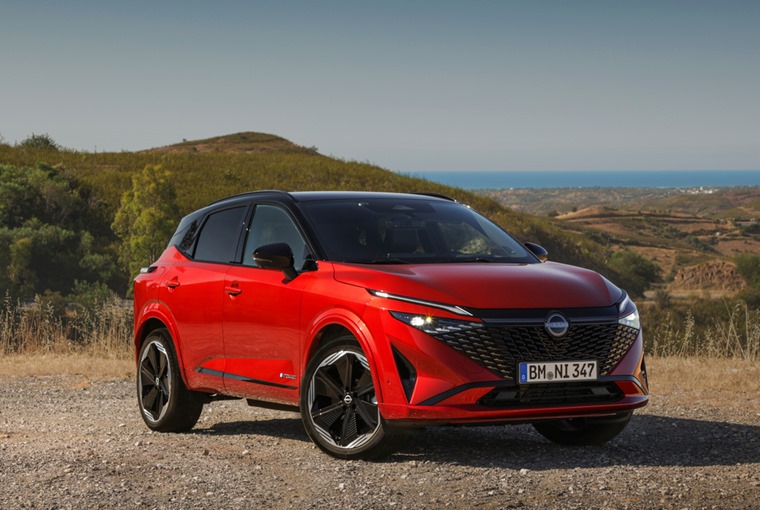 14. New refreshed Qashqai 2024 in fuji sunset color parked beside the road in Faro, Portugal