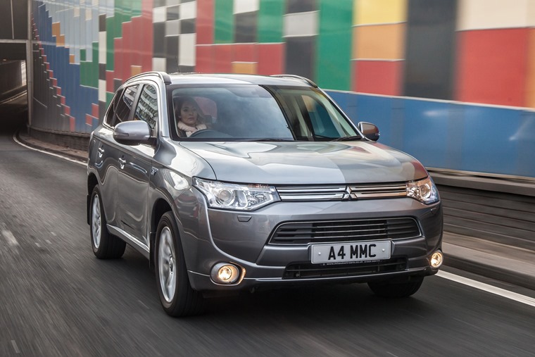 Plug-in Outlander bags Low Carbon Car Manufacturer of the Year award for Mitsubishi