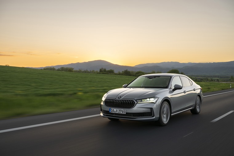 4_Skoda_Superb_Hatch