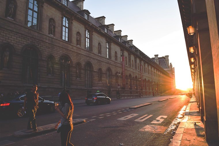 Top five tips on driving in dazzling low sun Top five tips on driving in dazzling low sun