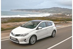 Toyota adds summer deal appeal to hybrids