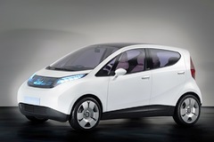 Bollore teams with Renault to expand electric car club service