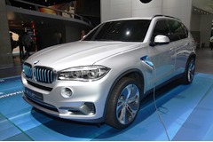 BMW offers closer look at X5 plug-in hybrid