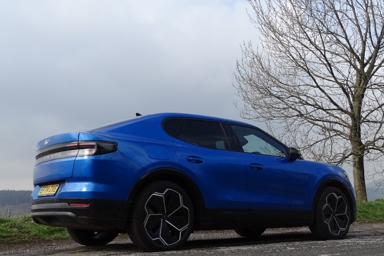 Ford Capri side profile rear, Blue My Mind, MY2025