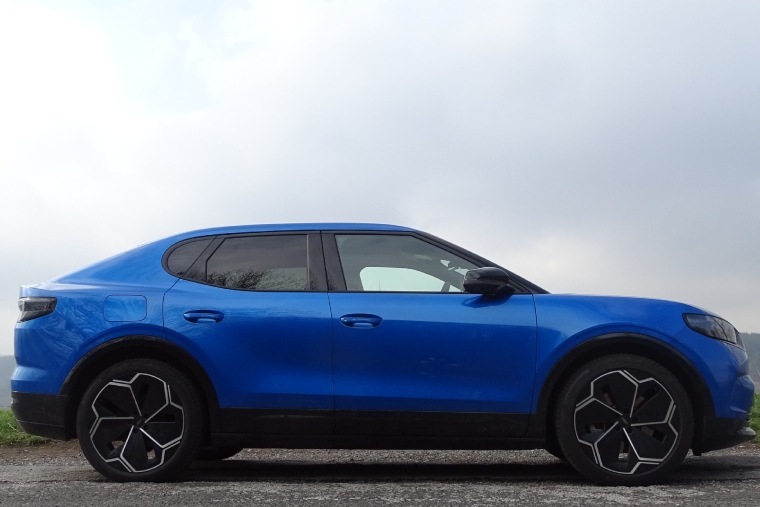 Ford Capri side profile, Blue My Mind, MY2025