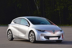 Renault reveals first plug-in hybrid