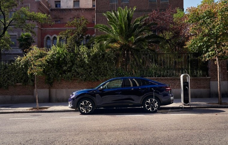 Citroen C4 X charging