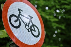 How do we end the conflict between cyclists and drivers?