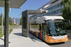 Electric buses recharge in just 15 seconds