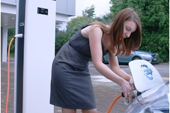 EV owners offered &pound;900 grant to install charging point at home
