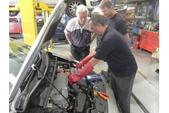 We&rsquo;re ready for hybrid car, say independent garages