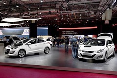 Hyundai reveals new hybrid and CNG models