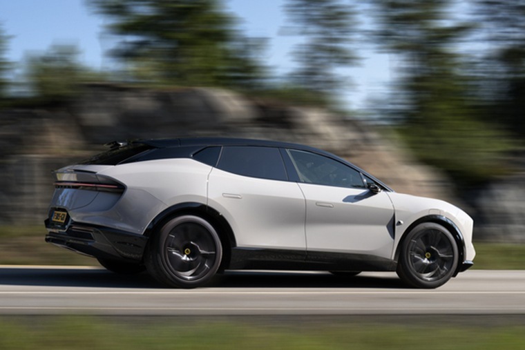 Lotus-Eletre-grey-dynamic10