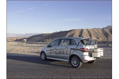Hollywood stars take hydrogen car on Death Valley-defying drive