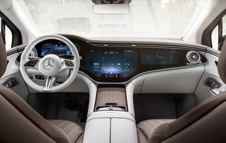 Mercedes EQE SUV  Hyperscreen