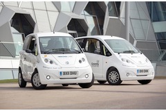 Microcab hydrogen car schedules in rare show appearance
