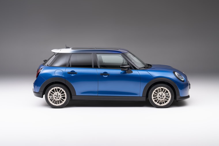 Mini 5 Door 2024 side