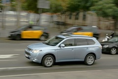Mitsubishi Outlander PHEV collects 12,000 orders in first 3 months