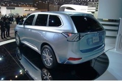Mitsubishi resumes plug-in hybrid production