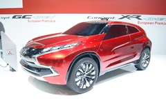 Mitsubishi debuts three hybrid-type concepts