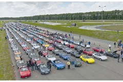 MX5s set new world record for biggest Mazda parade ever