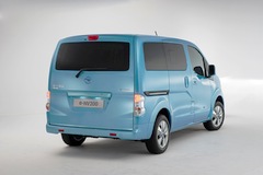 Dutch taxi firm will be first to operate new e-NV200