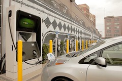 Japanese carmakers team up for electric car charging
