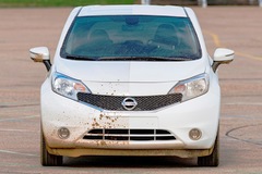 Nissan develops self-cleaning car