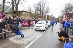Nissan Notes help set new Strong Man world record