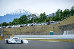 Nissan&rsquo;s electric race car makes track debut