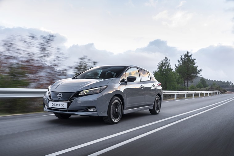 Nissan_LEAF_gets_a_new_glow_for_2022_with_sharp_design_and_advanced_tech  _ 
