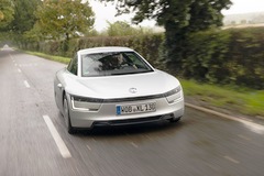 Volkswagen delivers world&rsquo;s most efficient hybrid to first customer