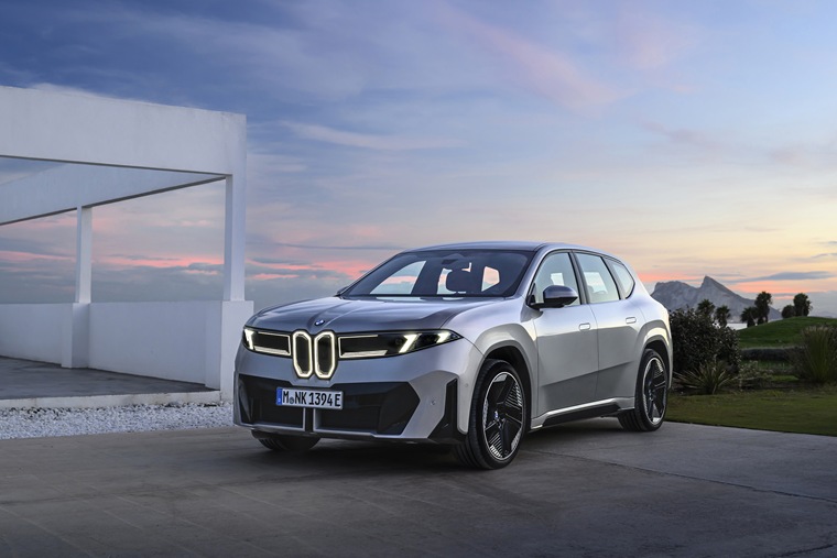 P90626536_highRes_the-new-bmw-ix3-50-x
