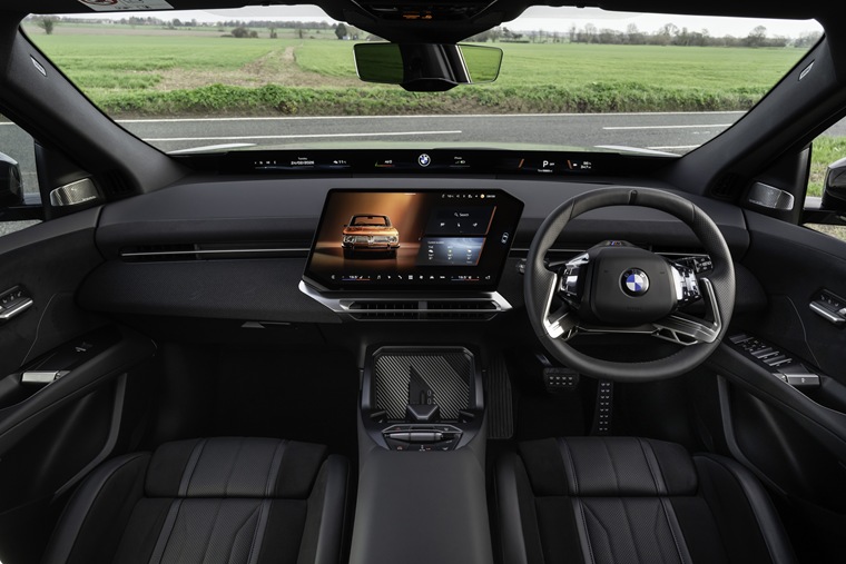 P90630967_highRes_bmw-ix3-50-xdrive-m-