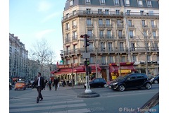 Paris lifts car ban as air pollution eases