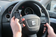 Men most likely to risk using mobile phone behind the wheel
