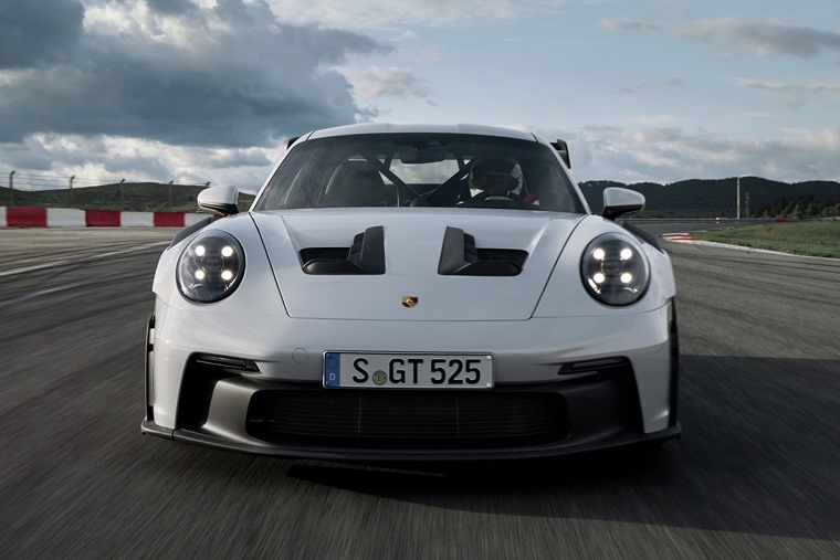 Porsche 911 GT3 RS lead