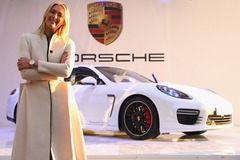 Sharapova shows off Porsche Panamera in Sochi