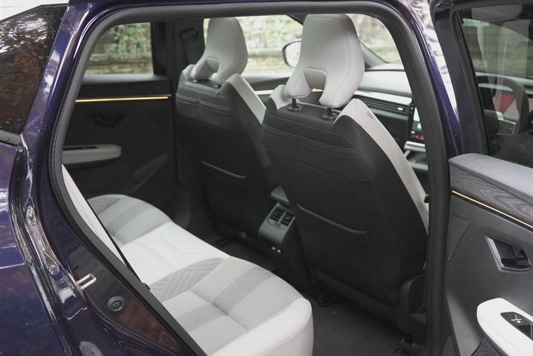 Renault Secnic E-Tech rear seats