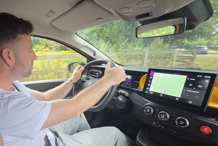 Renault Twingo driving