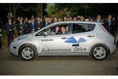 Japanese PM takes autonomous LEAF for a test drive