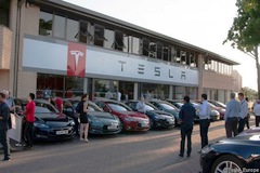 Second Tesla store opens in West London