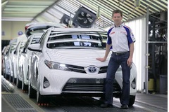 Toyota Racing&rsquo;s Davidson chooses hybrid for on- and off-track