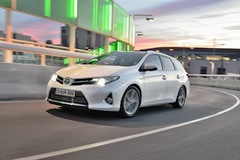 Half of Auris cars sold in the UK now hybrids