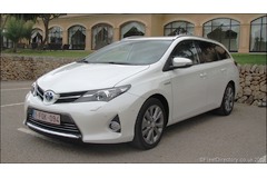 First Drive Review: Toyota Auris Touring Sports Hybrid 2013