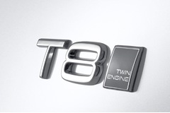 Volvo swaps V8 for T8 hybrid