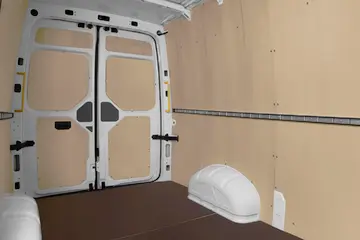 Volkswagen Crafter Cr35 Mwb Diesel Fwd 2.0 TDI 140PS COMMERCE PLUS HIGH ROOF VAN image 3